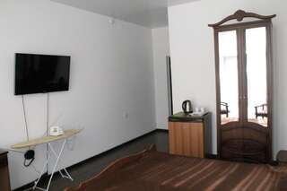 Гостиница Гостевой Дом VIP House Сочи Двухместный номер с 1 кроватью или 2 отдельными кроватями и собственной ванной комнатой-8